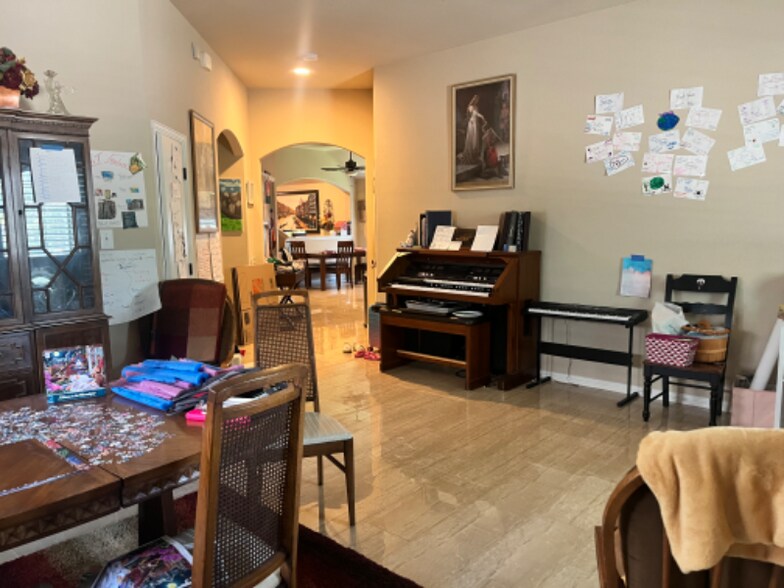 Building Photo - 9000 Heartwood Dr