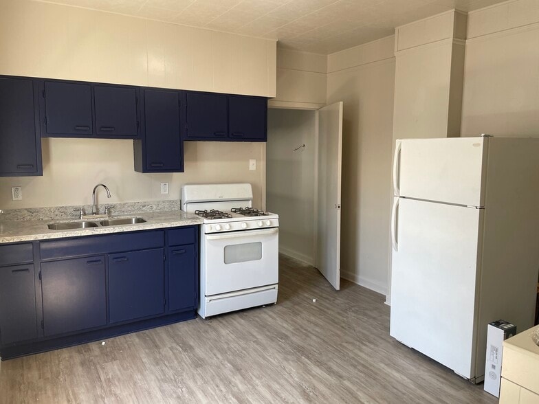 Building Photo - 739 Avenue A