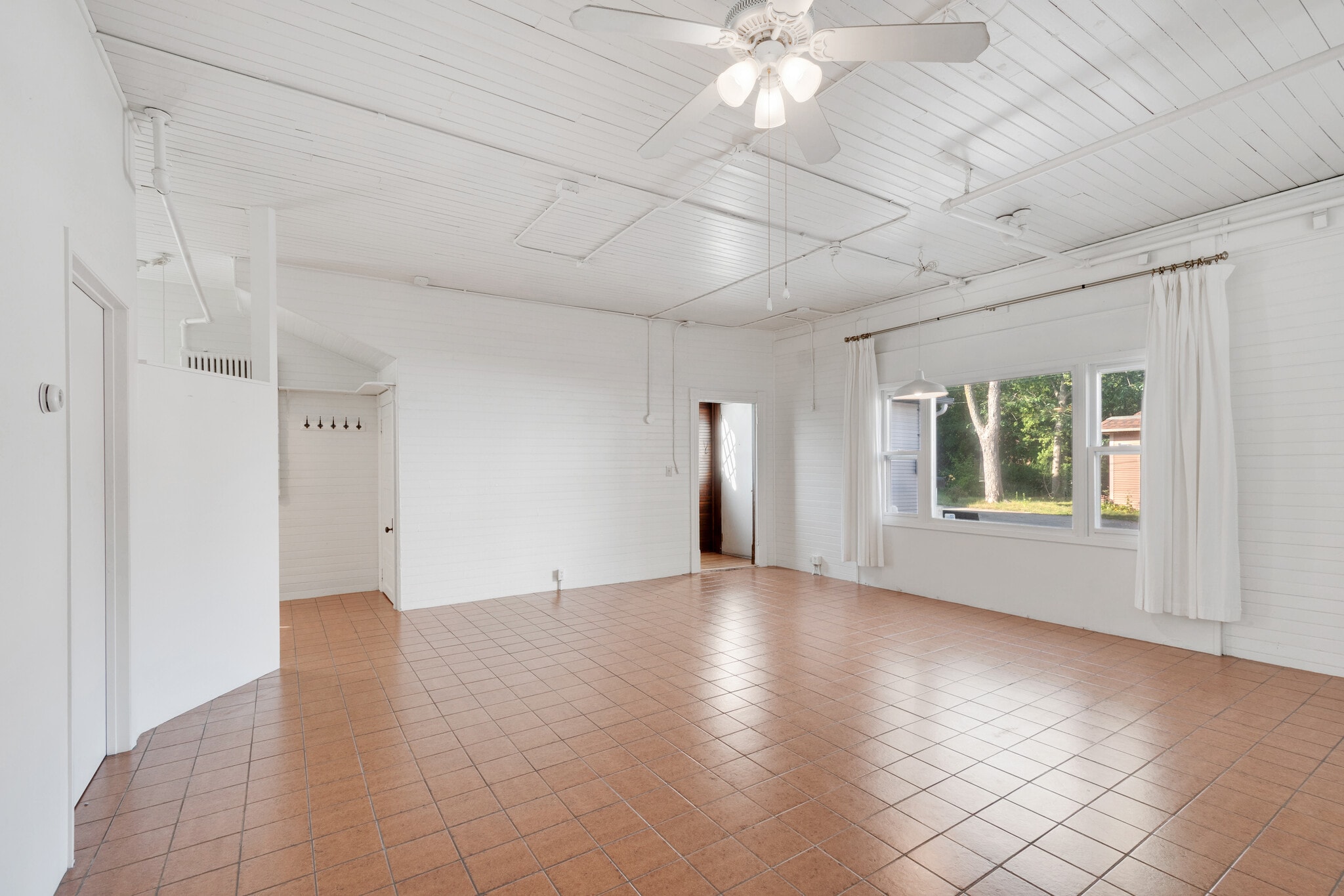 Main floor - 911 Lincoln Ave
