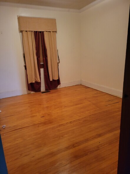 Building Photo - 206 N McCaskey Rd