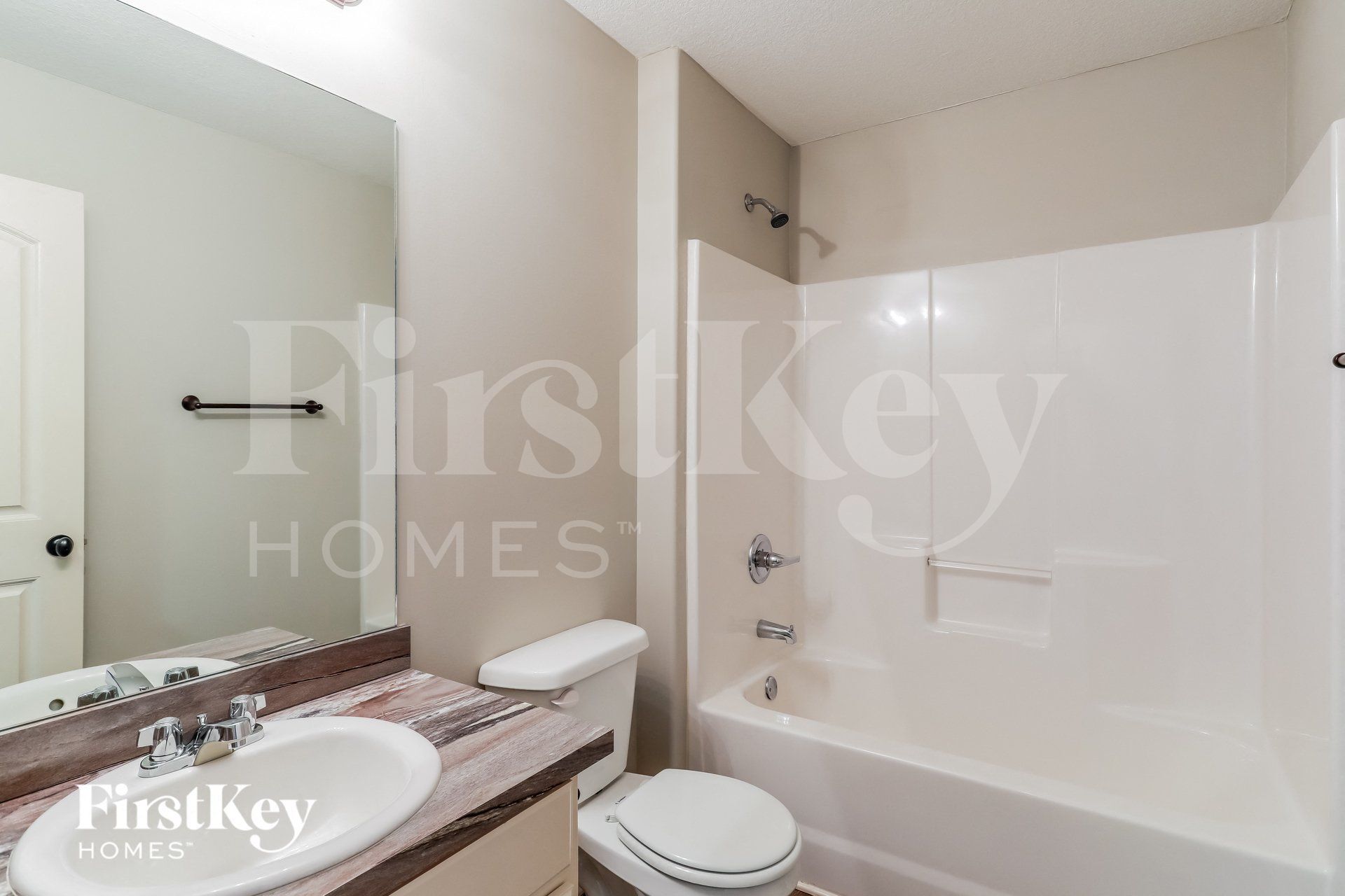 Building Photo - 1028 Lake Vista Dr