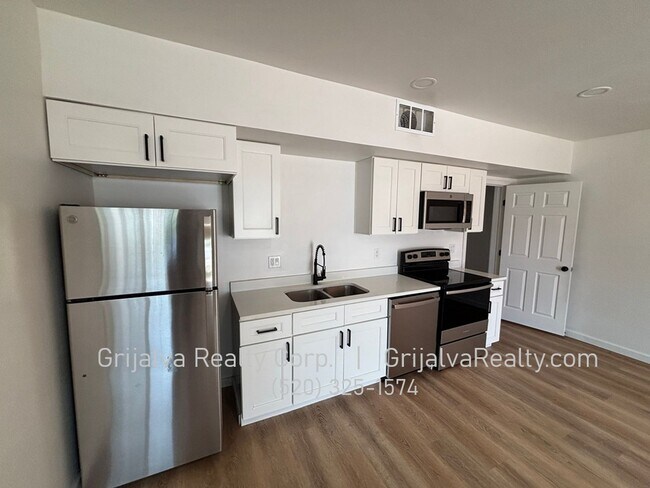 Building Photo - 2924 N Winstel Blvd