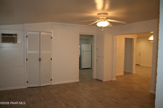 Building Photo - 11014 W Cheryl Dr