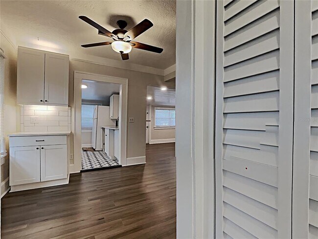 Building Photo - 3734 Burlington Ave N