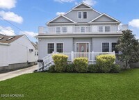 Building Photo - 2207 Main St