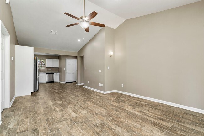Building Photo - 3411 Balboa Cir