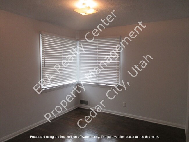 Building Photo - Move-in Bonus!!! Charming 4 bedroom, 2 bath single family home