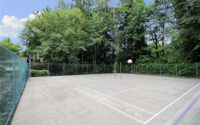 Community Basketball Court - 15805 Waynita Way NE