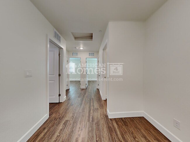 Building Photo - 80 Cabaletta Lane