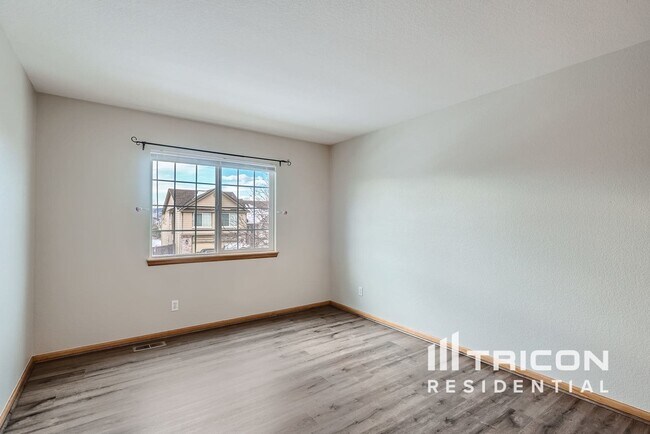 Building Photo - 5140 S Meadow Lark Dr