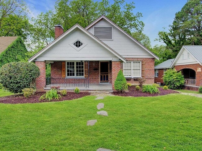 Primary Photo - Pet Friendly 3-bedroom house
