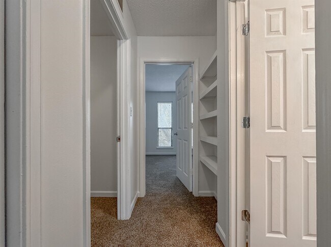 Building Photo - 3735 Donovan Dr