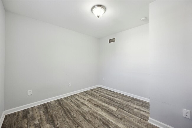 Building Photo - 3 Bed 1.5 Bath Twin in West Chester Borough!