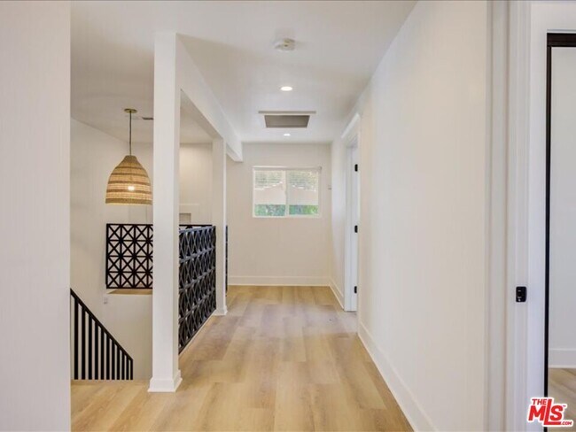 Building Photo - 400 N Avenue 66