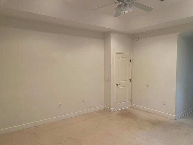 Building Photo - 4 Bedroom / 2 Bath Home in Royal Trails