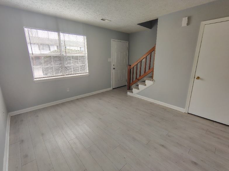 Primary Photo - 29 Fonda Dr