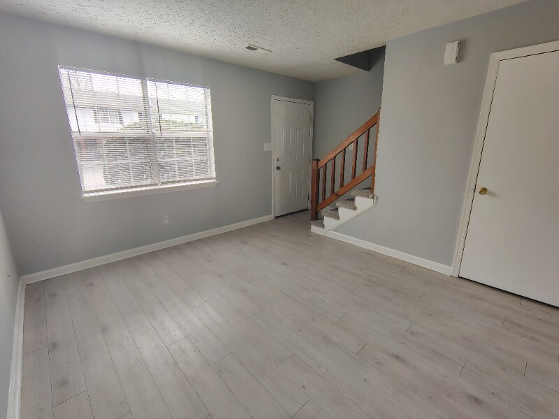 Building Photo - 29 Fonda Dr