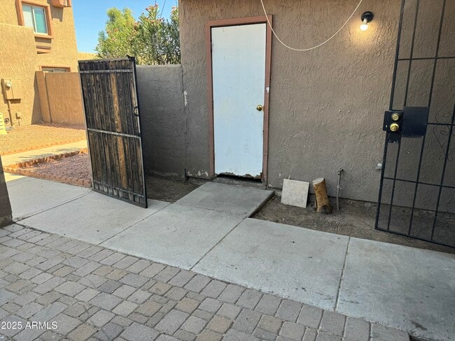 Building Photo - 1424 N 53rd Ave
