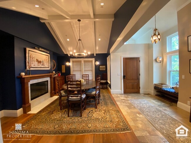 Building Photo - Stunning Furnished Eastside Home