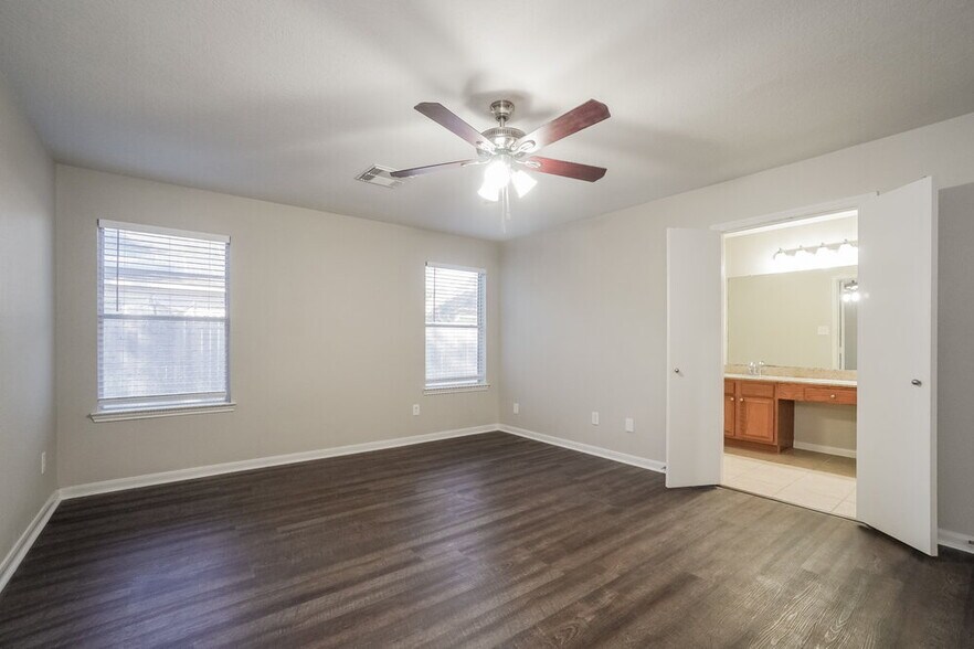 Building Photo - 23503 Maple View Dr