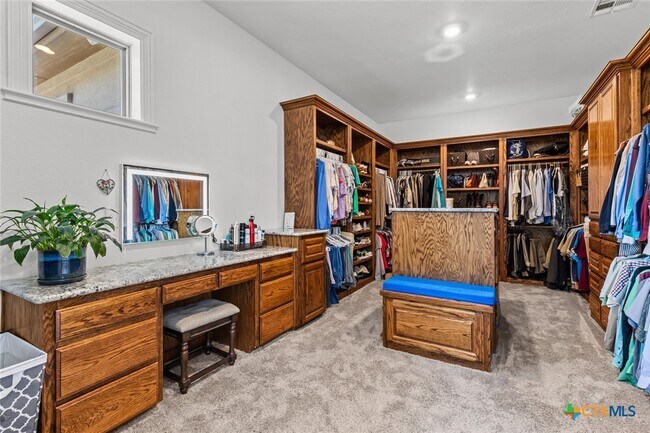 Building Photo - 1605 Alta Vista Loop