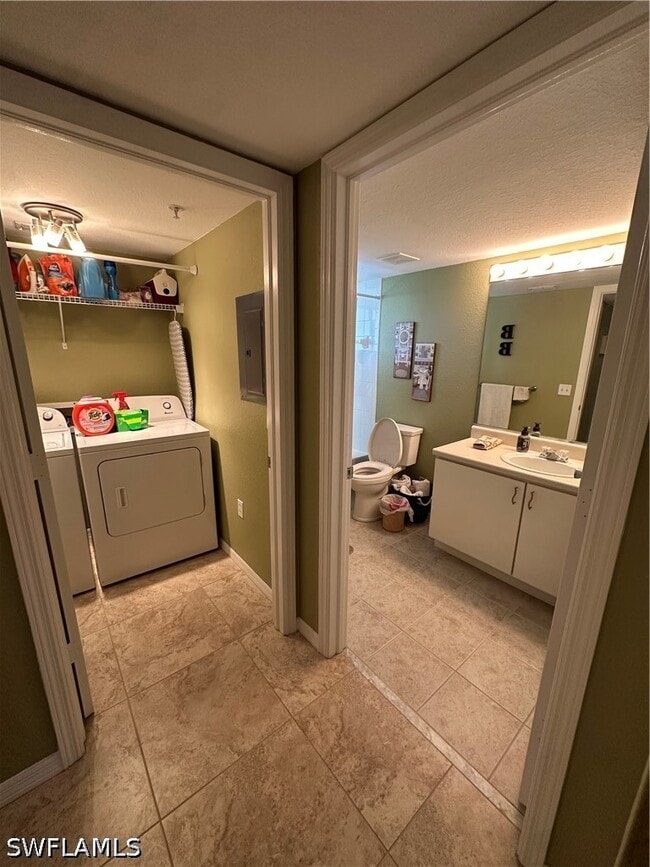 Building Photo - 8264 Key Royal Cir