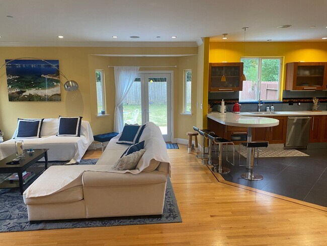 Building Photo - Fully Furnished House in South San Francisco - 2 Bedroom, 2 Bathroom