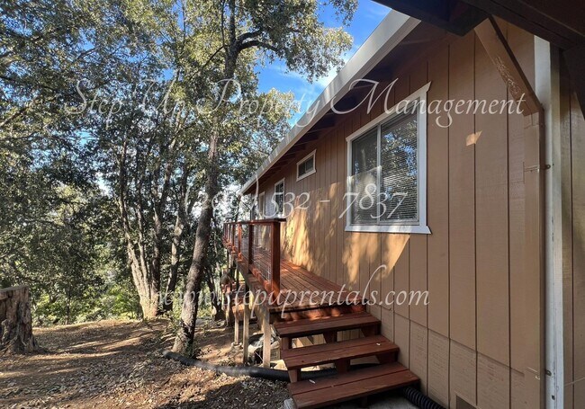 Building Photo - Charming 3-Bedroom Retreat with Modern Updates and Scenic Views in Ponderosa Hills