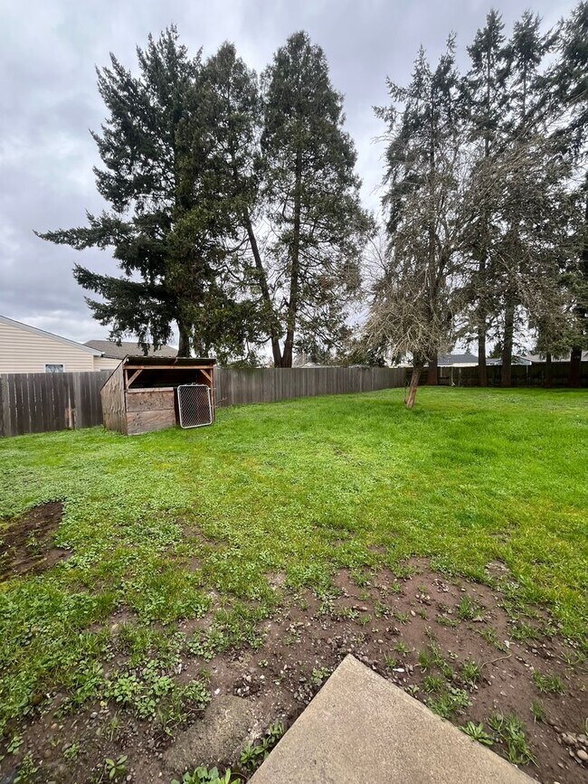 Building Photo - 2-Bedroom 1-Bathroom home close in Springfield