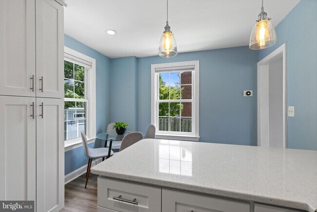 Building Photo - 2613 S Troy St