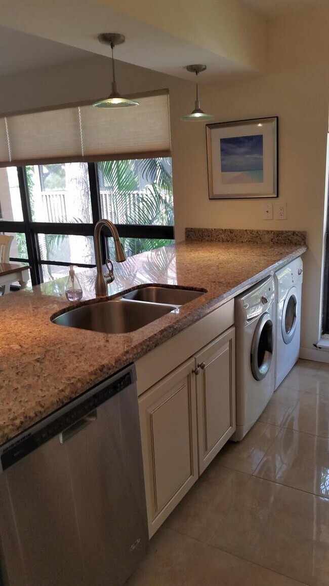 Building Photo - 326 Brackenwood Cir