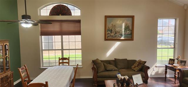 Building Photo - 809 Forest Hollow Dr