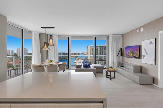 Building Photo - 4010 S Ocean Dr