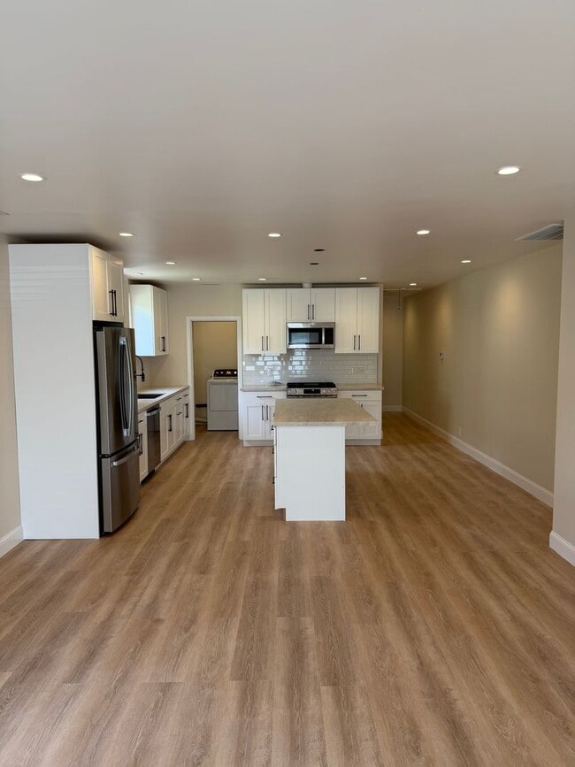 Building Photo - 506-510 N Claremont