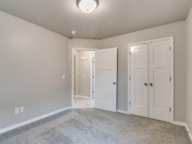 Building Photo - 2204 Wheatheart Dr
