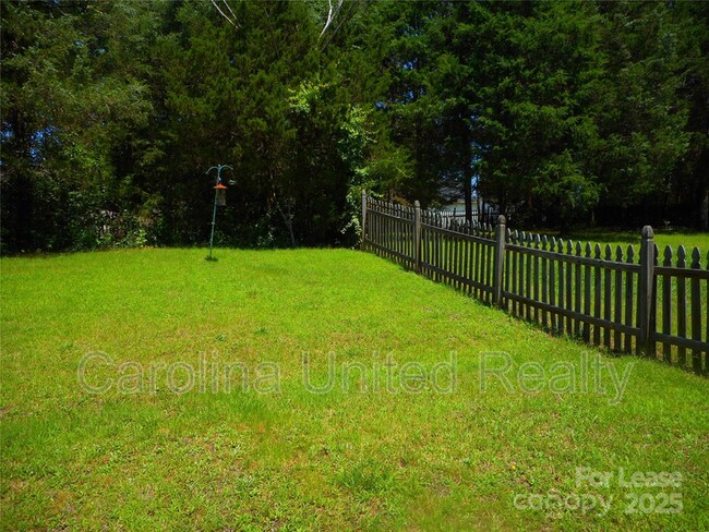 Building Photo - 1018 Fountainbrook Dr