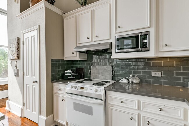 Building Photo - 525 22nd St