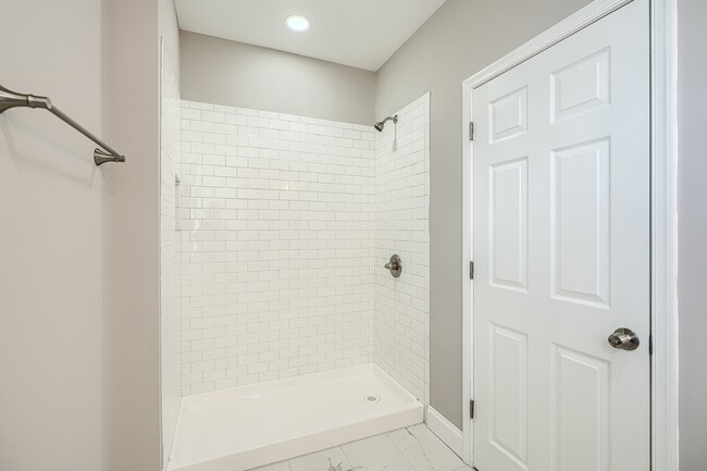 Building Photo - Homewood