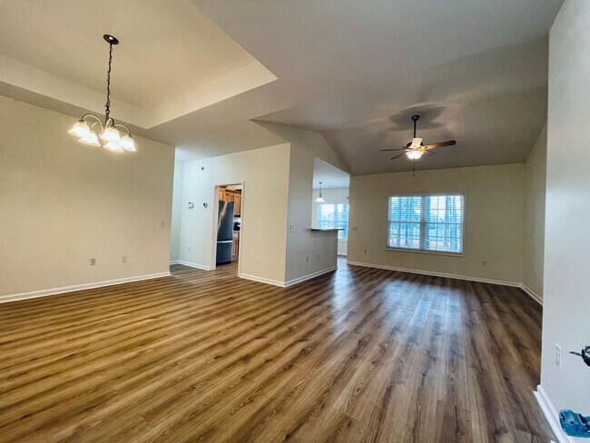 Building Photo - 3/2 single family - quiet neighborhood - updated and ready to move in!