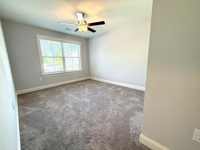 Building Photo - Wonderful 4 bedroom home