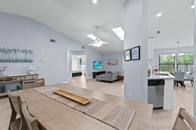 Building Photo - 1599 Bayridge Pl