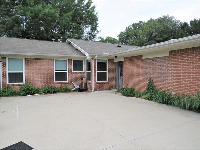 Building Photo - 1026 Thomas St