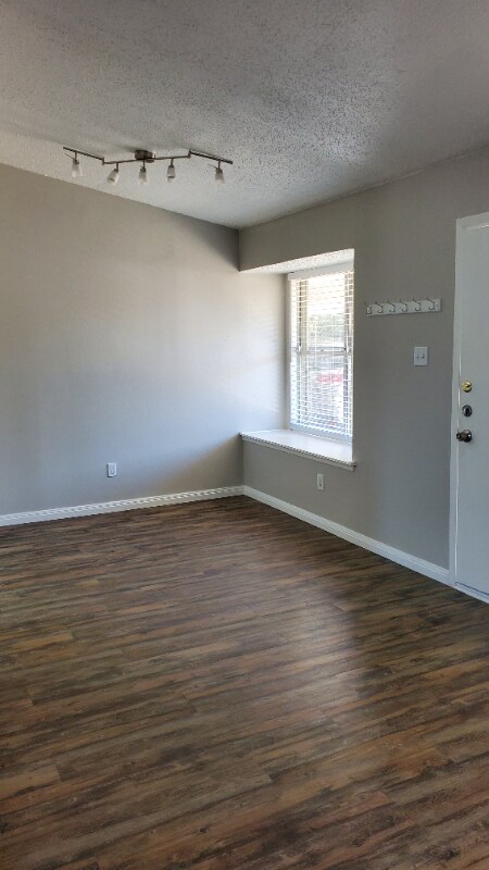 Building Photo - 15 E Mountain Ln