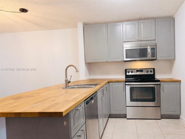 Building Photo - 614 Woodgate Cir