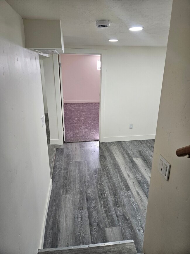 Building Photo - Roy Apartments