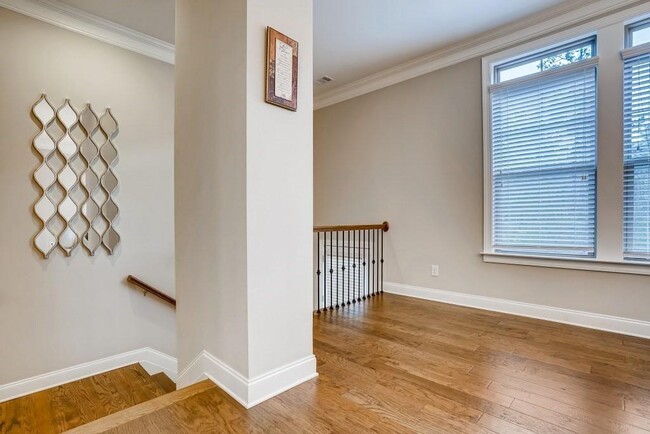 Building Photo - 2359 Montford Pl