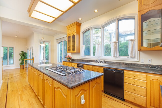 Building Photo - 17 Heron Dr