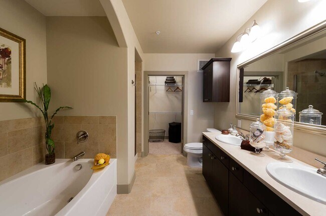Building Photo - Modern Luxury in Montrose 1/1