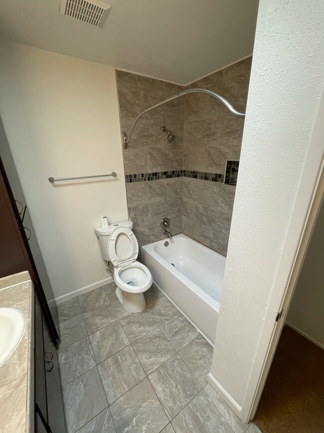 Building Photo - 2631-2631 V St