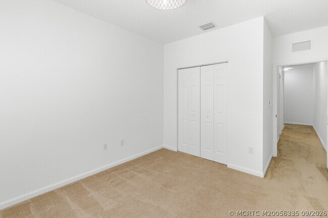 Building Photo - 4964 SE Mariner Garden Cir